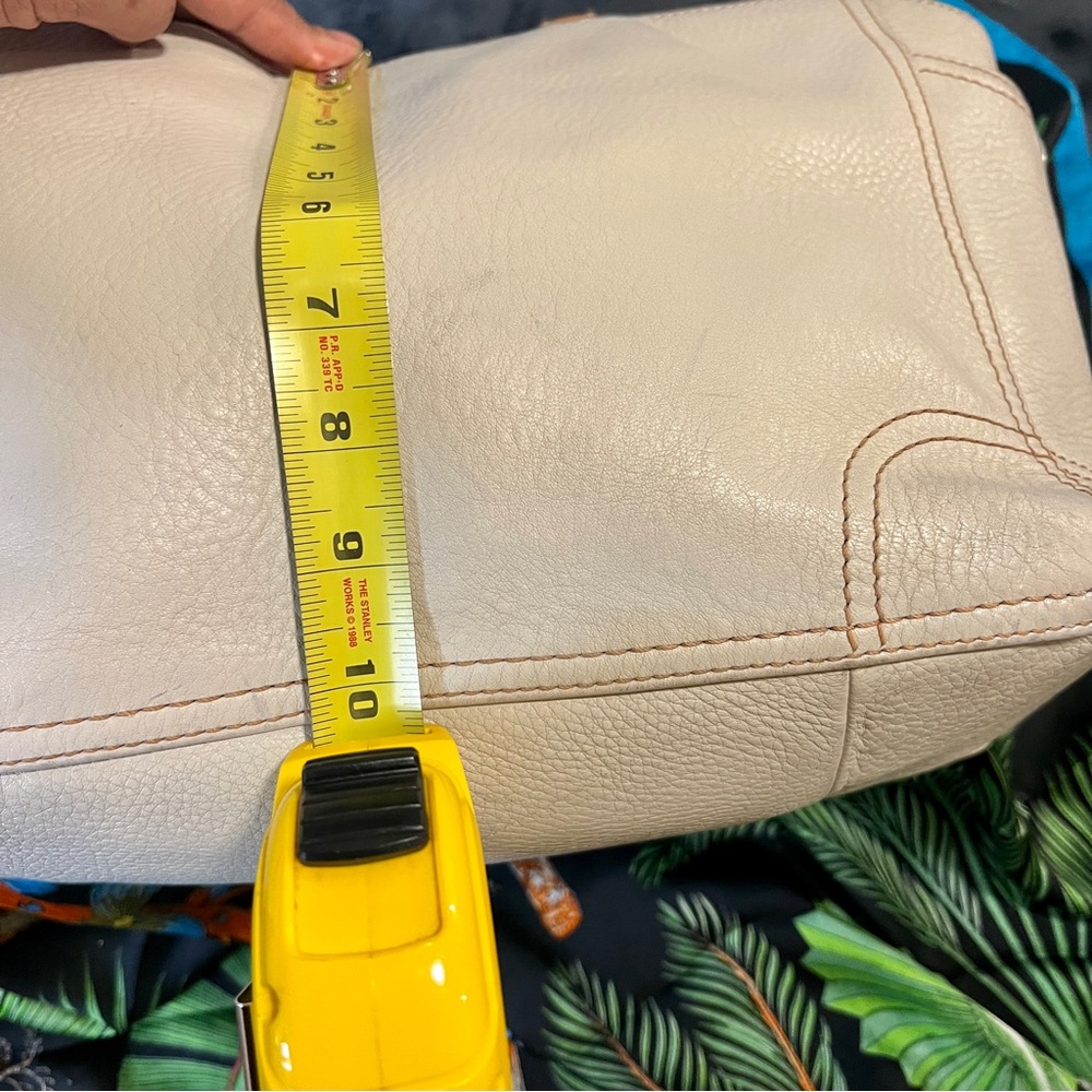 Coach Chelsea Pebble Leather Tote Bag Chalk Tan Work School Casual 
D1082-F12340 - Picture 11 of 13
